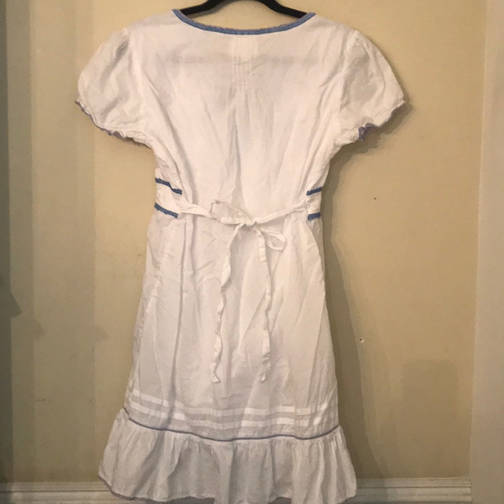“OASIS” Embroidered White and Blue Cotton Dress. - Picture 13 of 16